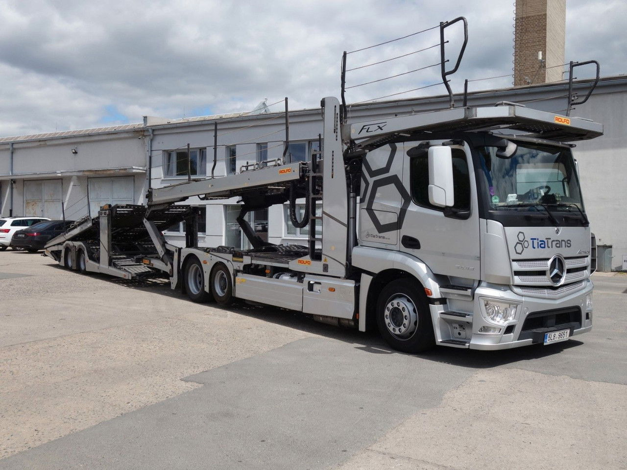 Mercedes-Benz Actros 2443 mit Rolfo FLX, Certifikation VDI - Autószállító teherautó: 2 kép. Mercedes-Benz Actros 2443 mit Rolfo FLX, Certifikation VDI - Autószállító teherautó: 2 kép.