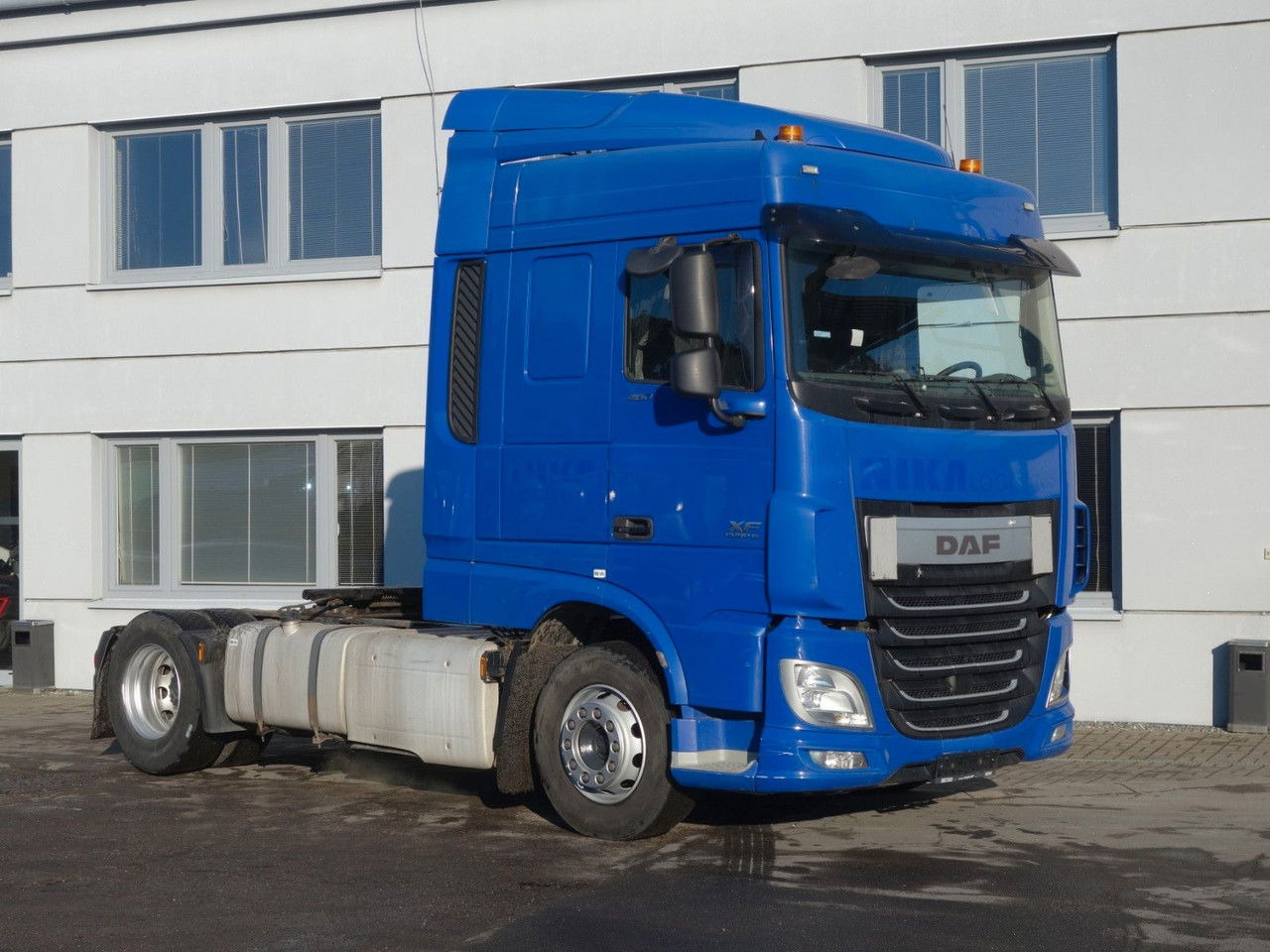 DAF XF 460 SC Standard E6, Standklima - Nyergesvontató: 3 kép. DAF XF 460 SC Standard E6, Standklima - Nyergesvontató: 3 kép.