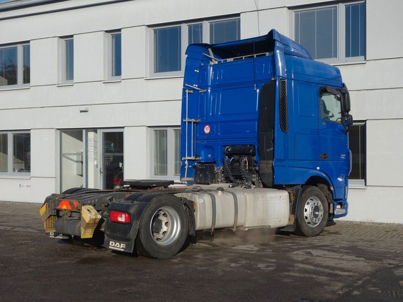 DAF XF 460 SC Standard E6, Standklima - Nyergesvontató: 5 kép. DAF XF 460 SC Standard E6, Standklima - Nyergesvontató: 5 kép.