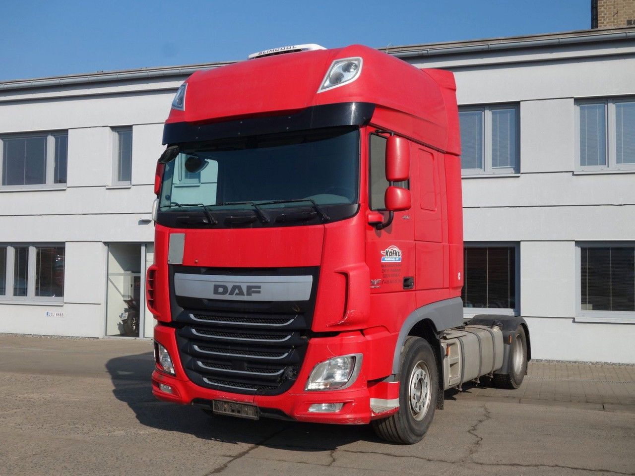 DAF XF 460 SSC Standard - Nyergesvontató: 1 kép. DAF XF 460 SSC Standard - Nyergesvontató: 1 kép.