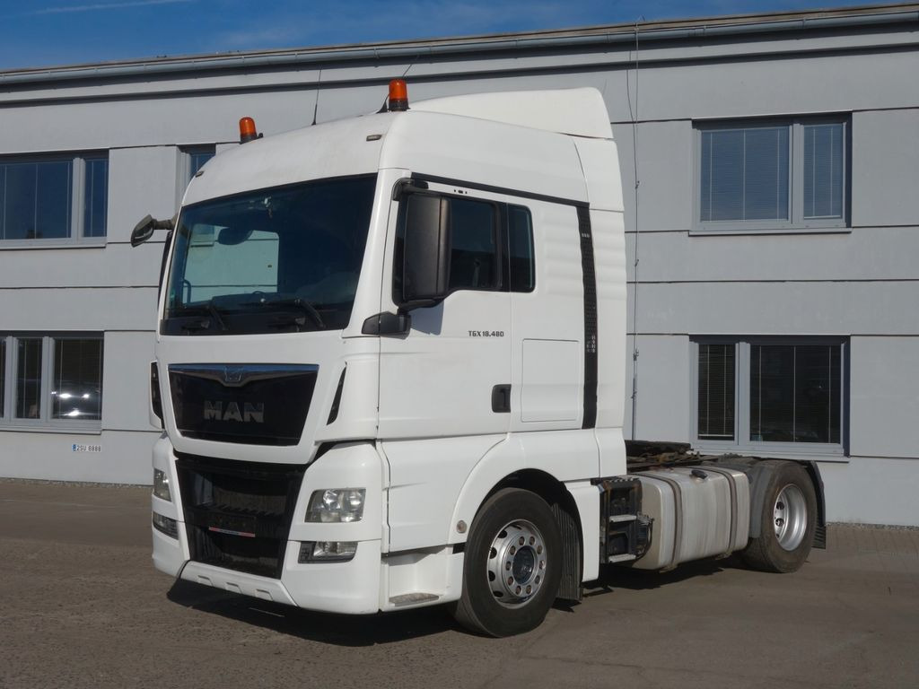 MAN TGX 18.480 XLX E6 ST, Retarder - Nyergesvontató: 2 kép. MAN TGX 18.480 XLX E6 ST, Retarder - Nyergesvontató: 2 kép.