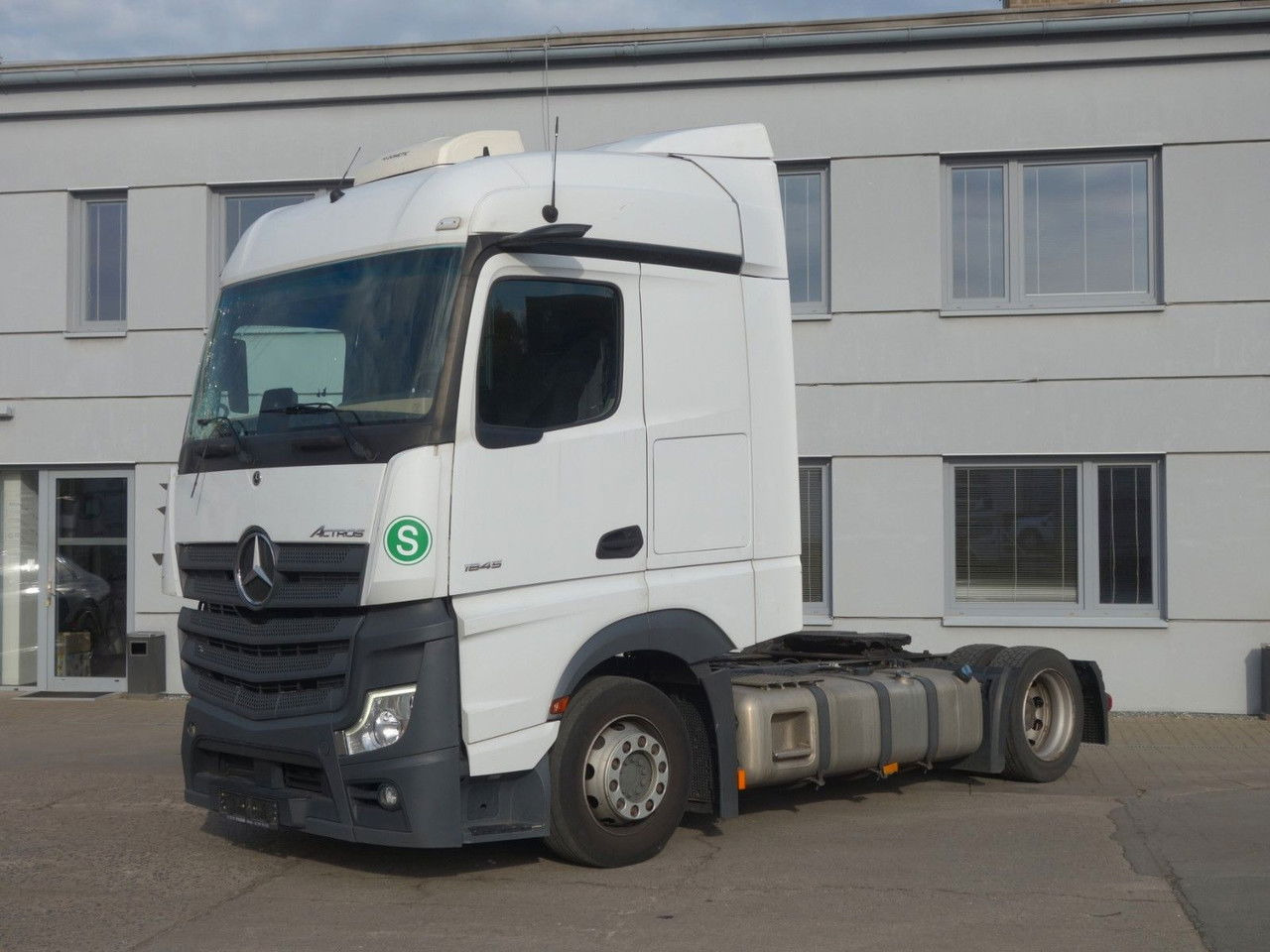 Mercedes-Benz Actros 1845 LD BIG Space MirrorCam - Nyergesvontató: 1 kép. Mercedes-Benz Actros 1845 LD BIG Space MirrorCam - Nyergesvontató: 1 kép.