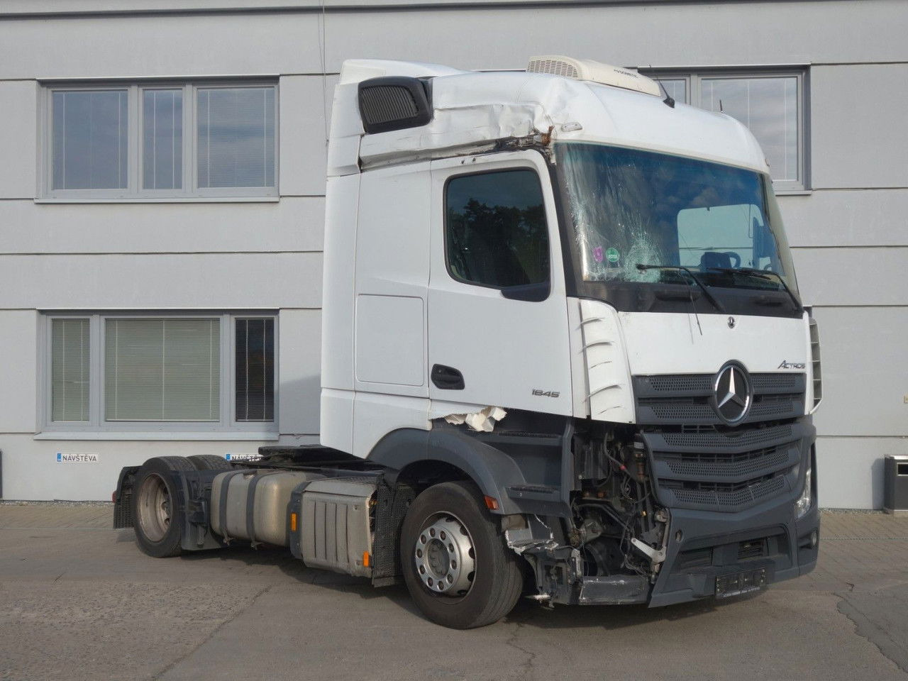 Mercedes-Benz Actros 1845 LD BIG Space MirrorCam - Nyergesvontató: 2 kép. Mercedes-Benz Actros 1845 LD BIG Space MirrorCam - Nyergesvontató: 2 kép.
