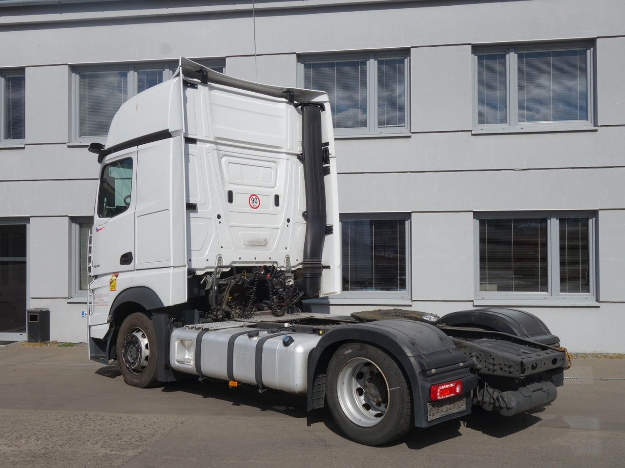 Mercedes-Benz Actros 1848 LSNRL Giga Space, Xenon, Cam - Nyergesvontató: 3 kép. Mercedes-Benz Actros 1848 LSNRL Giga Space, Xenon, Cam - Nyergesvontató: 3 kép.