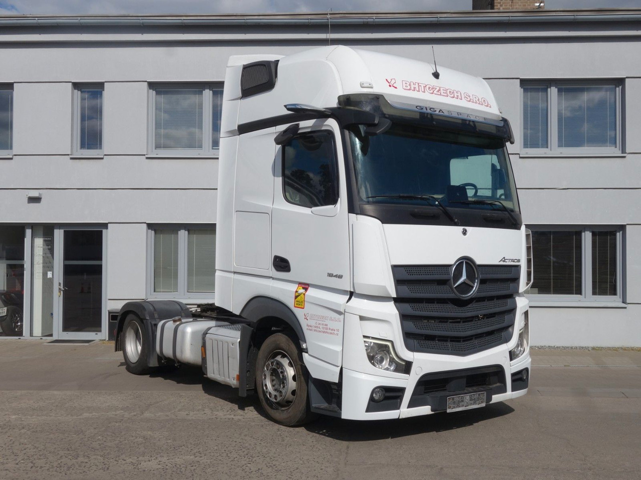 Mercedes-Benz Actros 1848 LSNRL Giga Space, Xenon, Cam - Nyergesvontató: 2 kép. Mercedes-Benz Actros 1848 LSNRL Giga Space, Xenon, Cam - Nyergesvontató: 2 kép.
