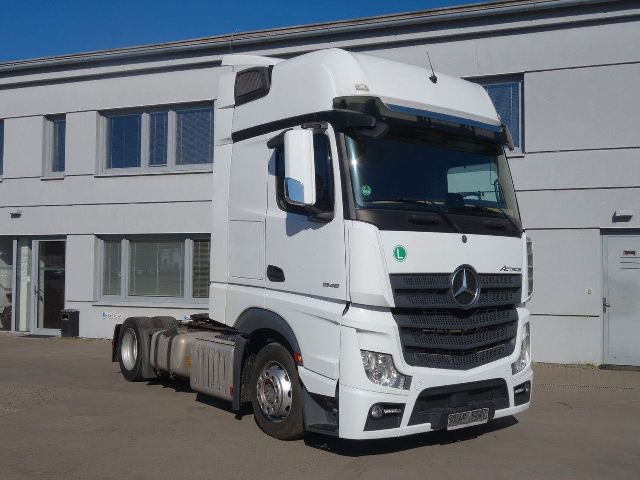 Mercedes-Benz Actros 1848 Lsnrl Giga Space, Xenon, Navi - Nyergesvontató: 2 kép. Mercedes-Benz Actros 1848 Lsnrl Giga Space, Xenon, Navi - Nyergesvontató: 2 kép.