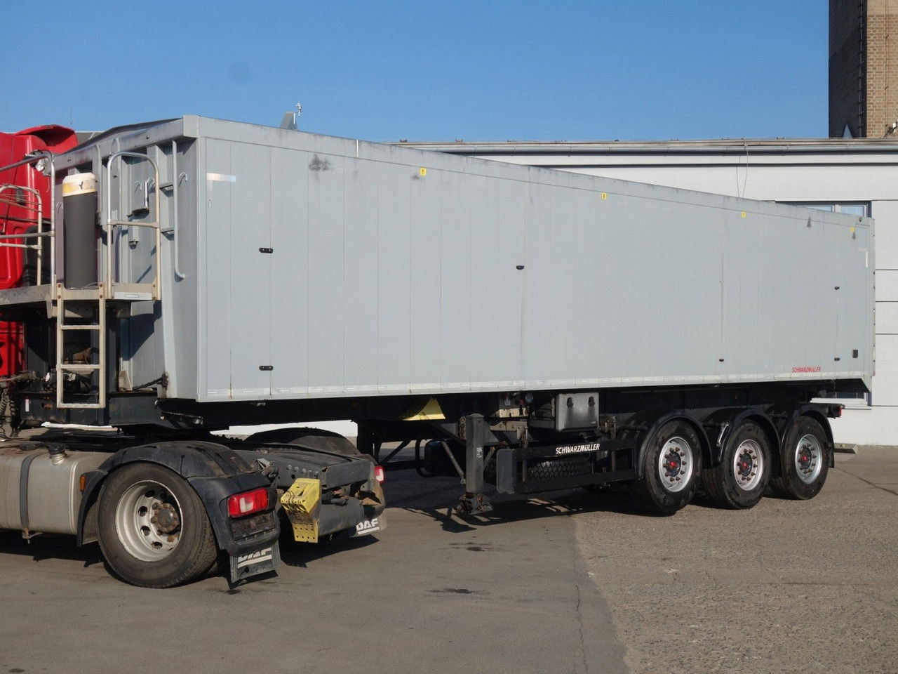 Schwarzmüller Alu Kipper, 50 cm3, Rollplane, Liftachse, SAF - Félpótkocsi billenőplatós: 2 kép. Schwarzmüller Alu Kipper, 50 cm3, Rollplane, Liftachse, SAF - Félpótkocsi billenőplatós: 2 kép.