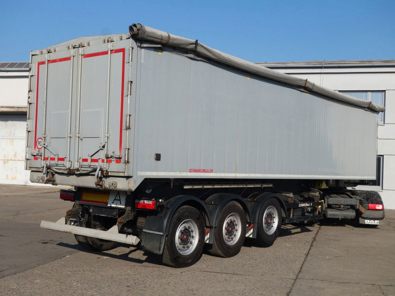 Schwarzmüller Alu Kipper, 50 cm3, Rollplane, Liftachse, SAF - Félpótkocsi billenőplatós: 4 kép. Schwarzmüller Alu Kipper, 50 cm3, Rollplane, Liftachse, SAF - Félpótkocsi billenőplatós: 4 kép.