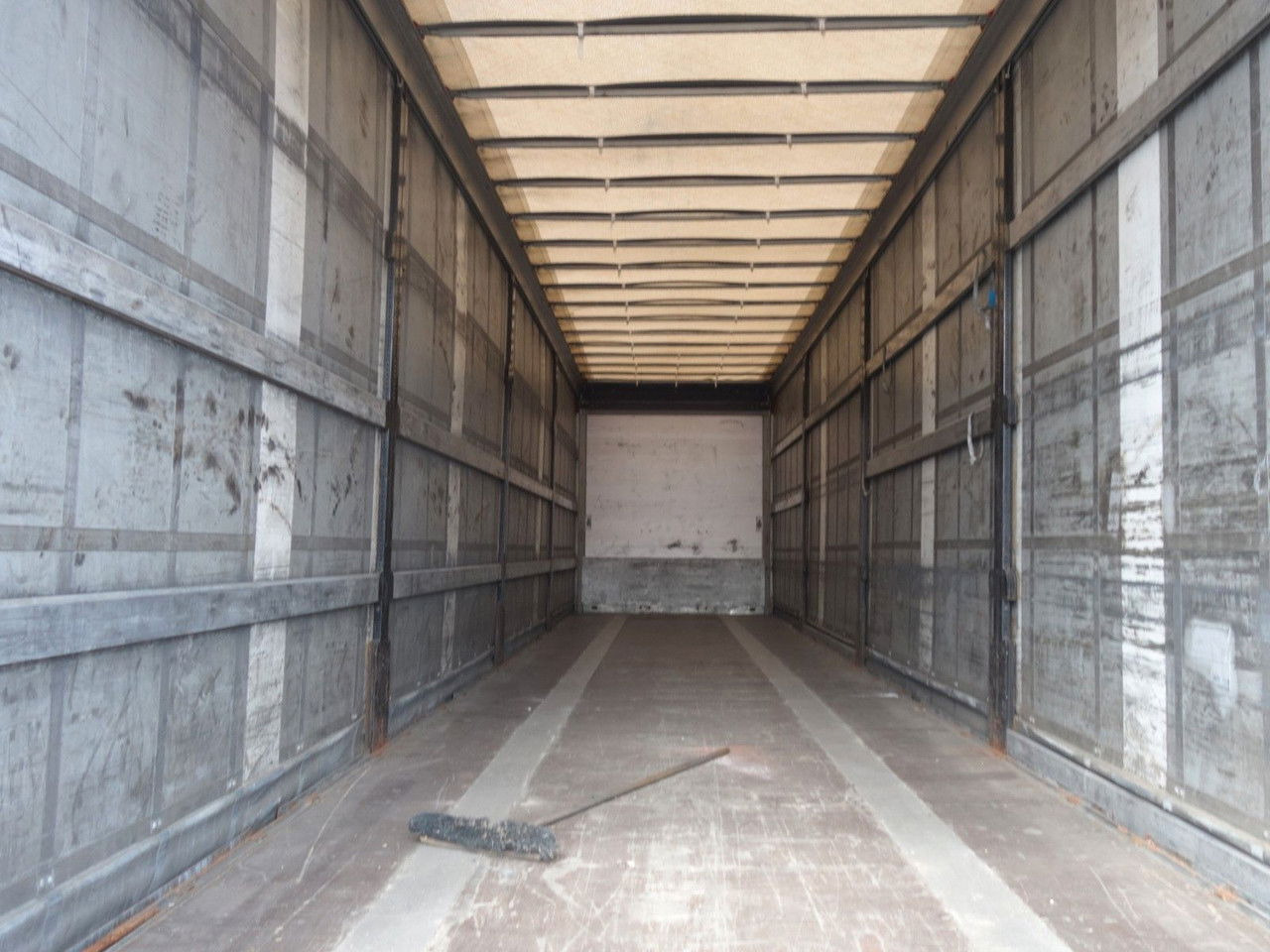 Schwarzmüller SPA 3/E Mega, Liftachse, SAF Achsen, 2 Stk. SPA 3/E Mega, Liftachse, SAF Achsen, 2 Stk. - Ponyvás félpótkocsi: 5 kép. Schwarzmüller SPA 3/E Mega, Liftachse, SAF Achsen, 2 Stk. SPA 3/E Mega, Liftachse, SAF Achsen, 2 Stk. - Ponyvás félpótkocsi: 5 kép.