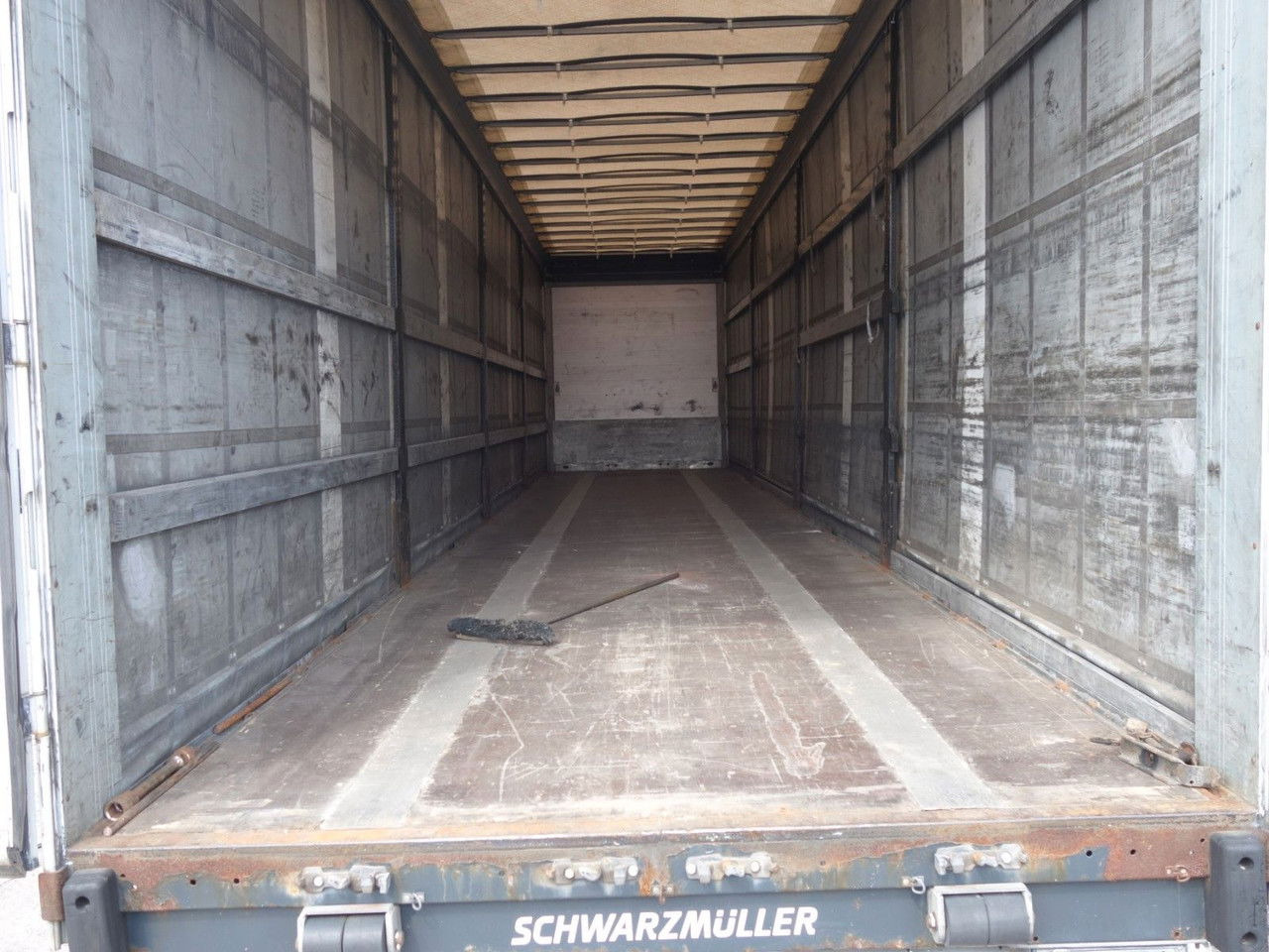 Schwarzmüller SPA 3/E Mega, Liftachse, SAF Achsen, 2 Stk. SPA 3/E Mega, Liftachse, SAF Achsen, 2 Stk. - Ponyvás félpótkocsi: 4 kép. Schwarzmüller SPA 3/E Mega, Liftachse, SAF Achsen, 2 Stk. SPA 3/E Mega, Liftachse, SAF Achsen, 2 Stk. - Ponyvás félpótkocsi: 4 kép.