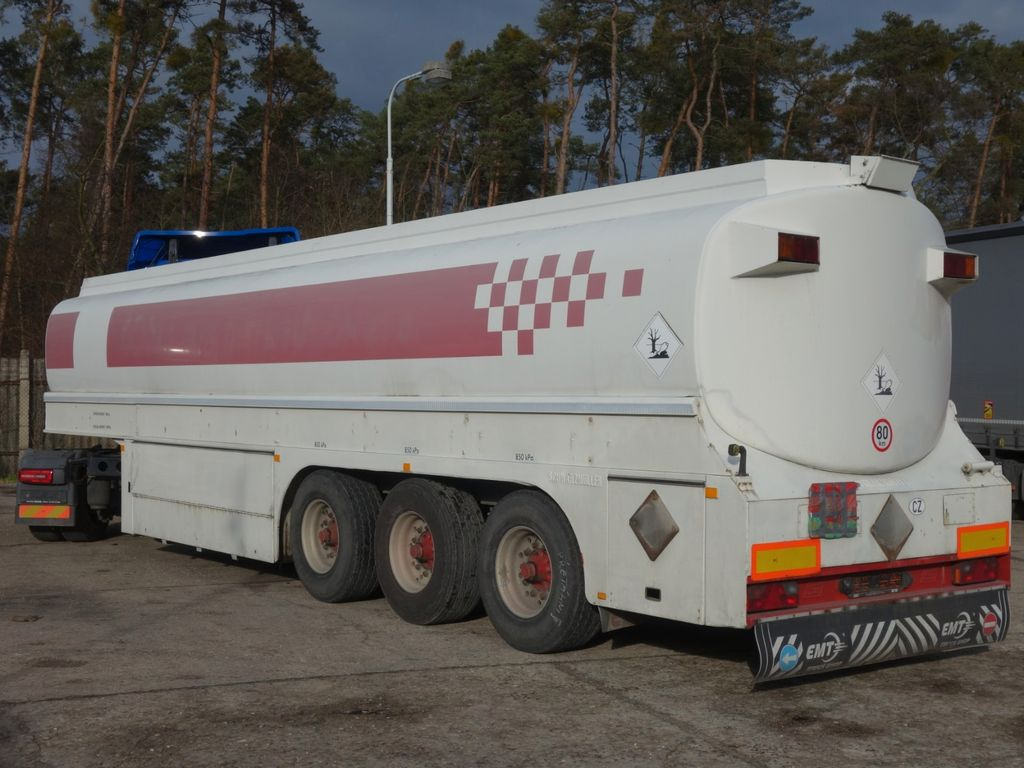 Schwarzmüller TSL 3/E Diesel/Benzin 7 Kammern - Tartályos félpótkocsi: 2 kép. Schwarzmüller TSL 3/E Diesel/Benzin 7 Kammern - Tartályos félpótkocsi: 2 kép.