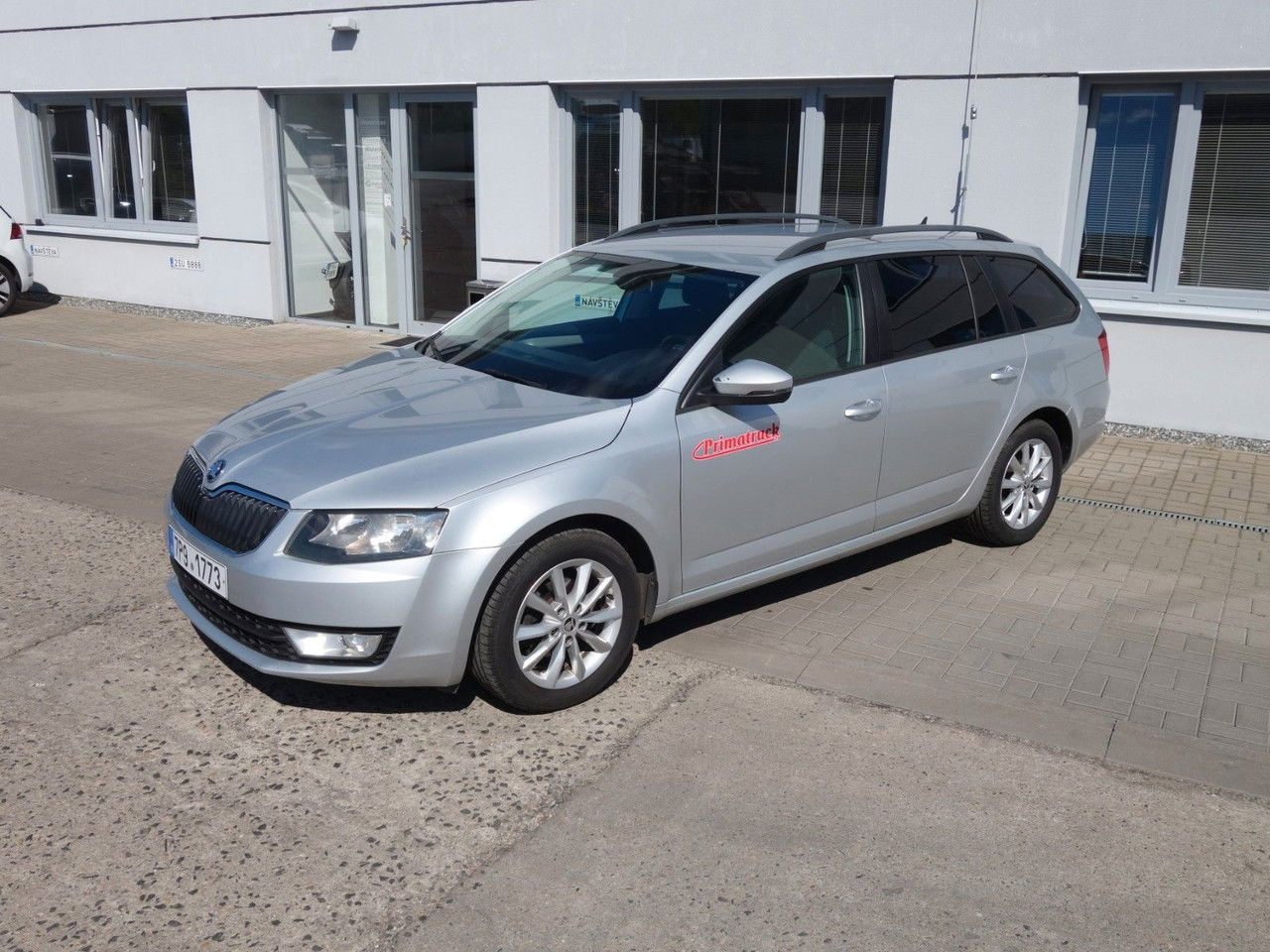 Škoda Octavia Combi Ambition 1,6 TDI, DSG, Navi, Clima - Kombi: 2 kép. Škoda Octavia Combi Ambition 1,6 TDI, DSG, Navi, Clima - Kombi: 2 kép.