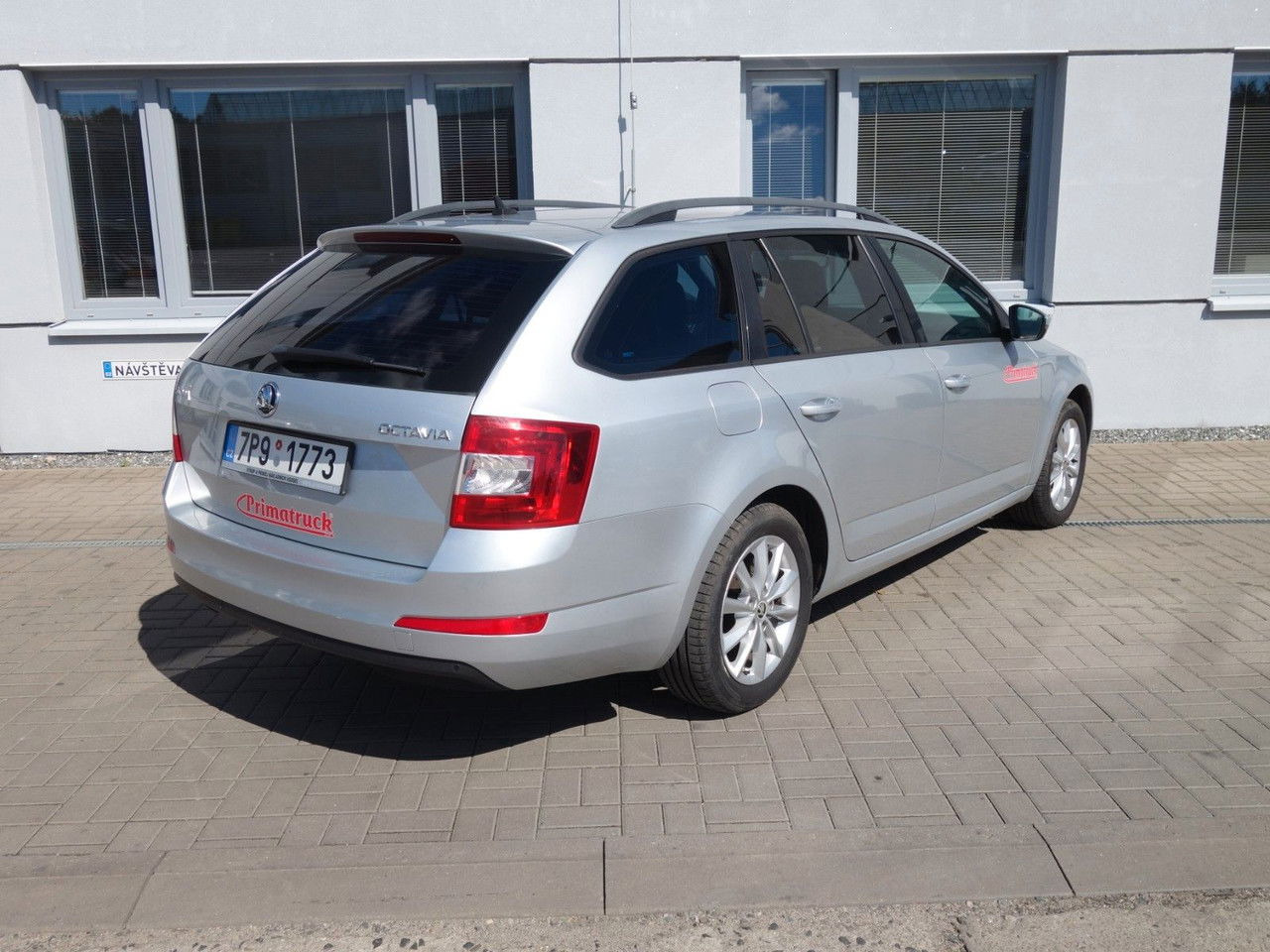 Škoda Octavia Combi Ambition 1,6 TDI, DSG, Navi, Clima - Kombi: 5 kép. Škoda Octavia Combi Ambition 1,6 TDI, DSG, Navi, Clima - Kombi: 5 kép.
