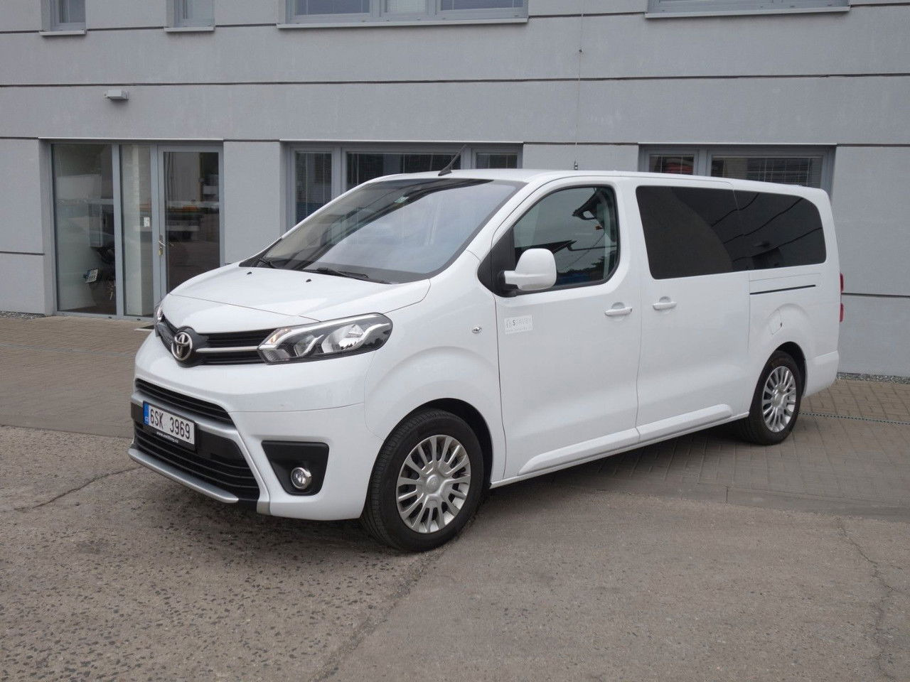 Toyota ProAce Verso L2 Shuttle Comfort - Kisbusz: 1 kép. Toyota ProAce Verso L2 Shuttle Comfort - Kisbusz: 1 kép.