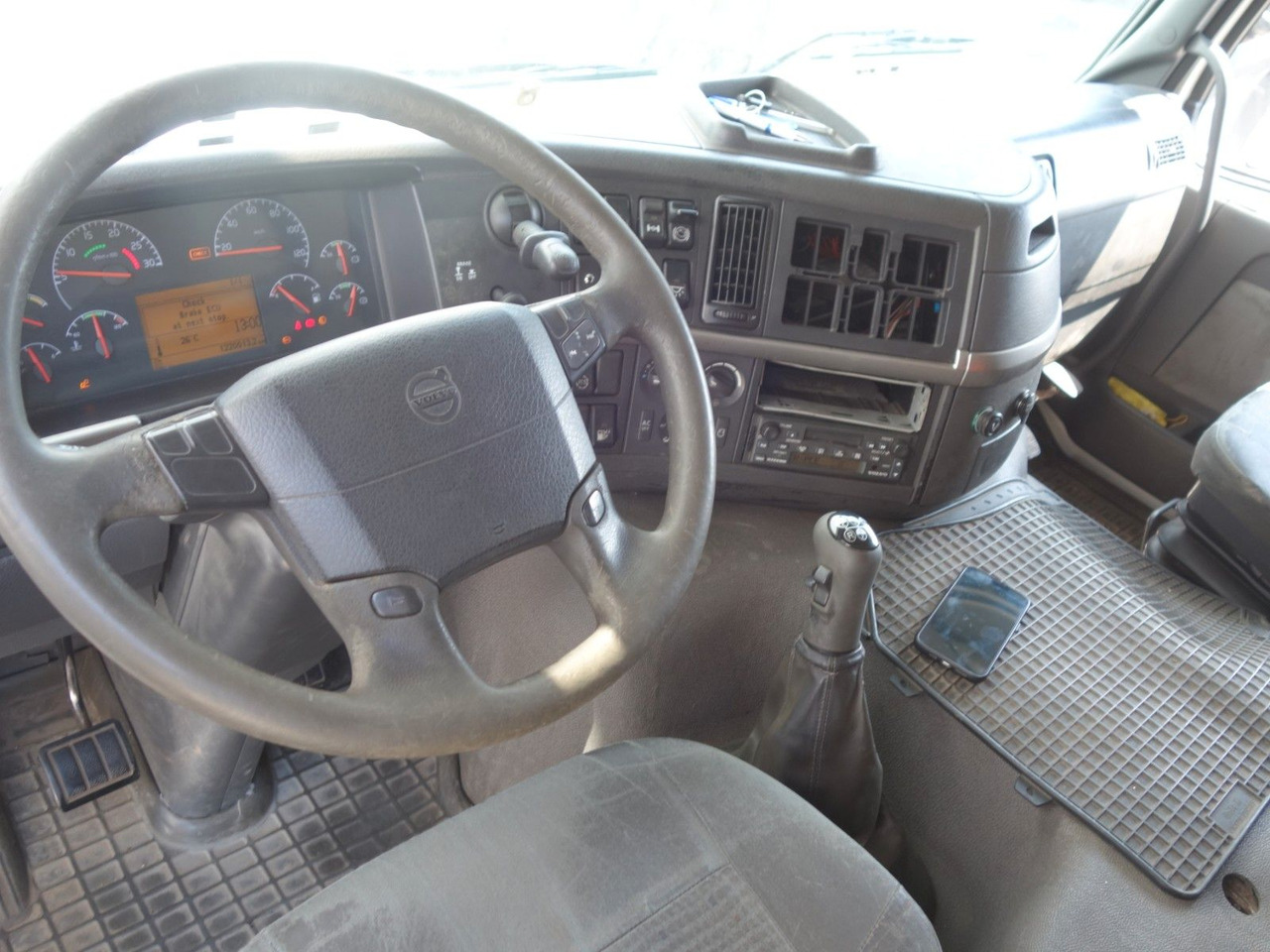 Ponyvás teherautó Volvo FM 380 6x2 + Panav Anhänger: 18 kép.