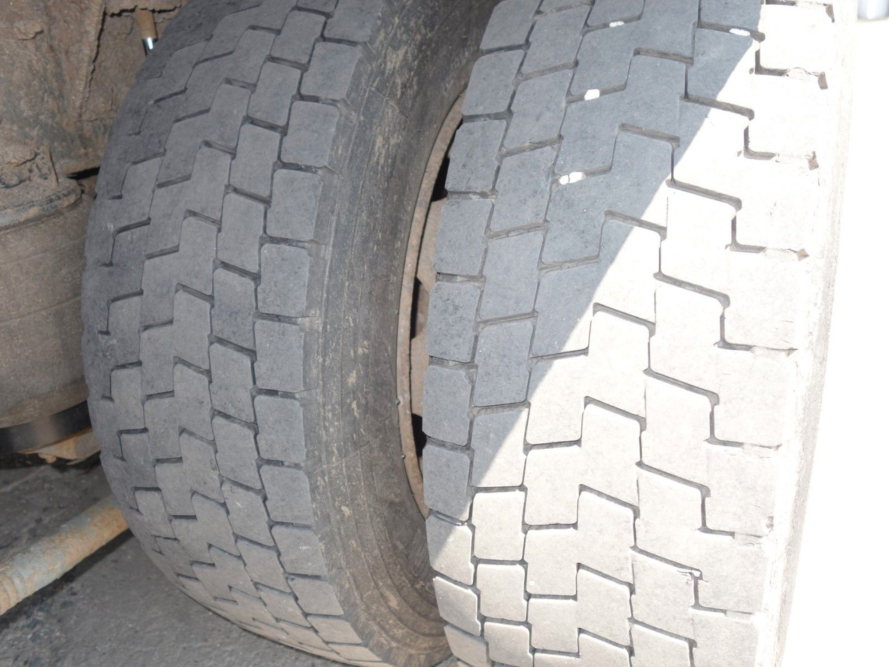Ponyvás teherautó Volvo FM 380 6x2 + Panav Anhänger: 12 kép.