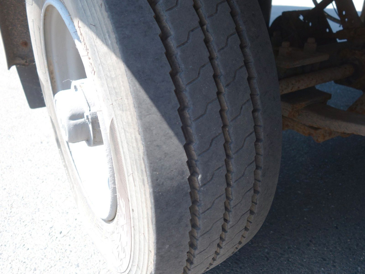 Ponyvás teherautó Volvo FM 380 6x2 + Panav Anhänger: 7 kép.