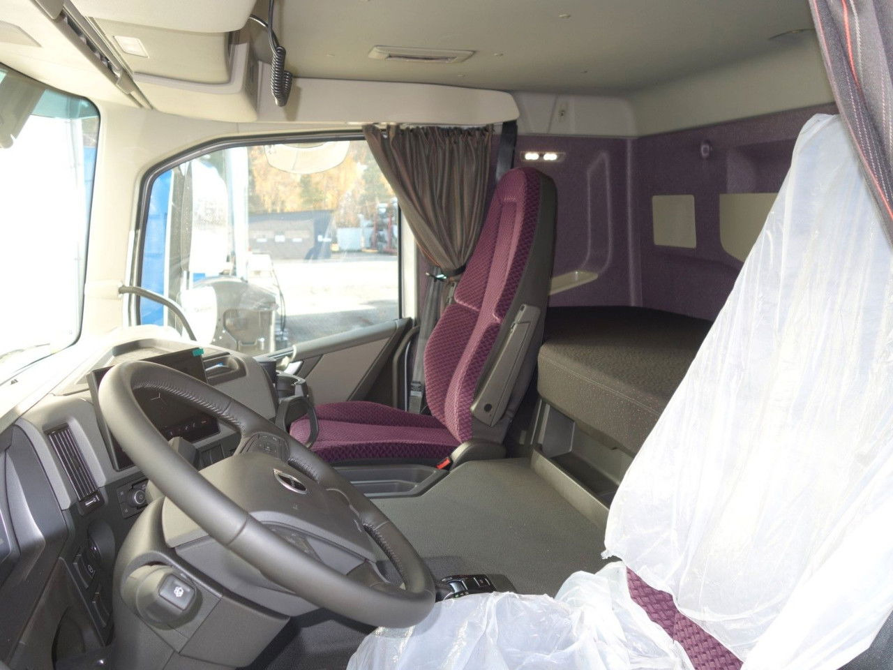 Autószállító teherautó Volvo FM 460 6x2 Kassbohrer Metago / Intago tt, VDI: 22 kép. Autószállító teherautó Volvo FM 460 6x2 Kassbohrer Metago / Intago tt, VDI: 22 kép.