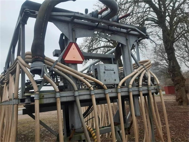 AP 24 meter - Szippantó tartálykocsi: 3 kép. AP 24 meter - Szippantó tartálykocsi: 3 kép.