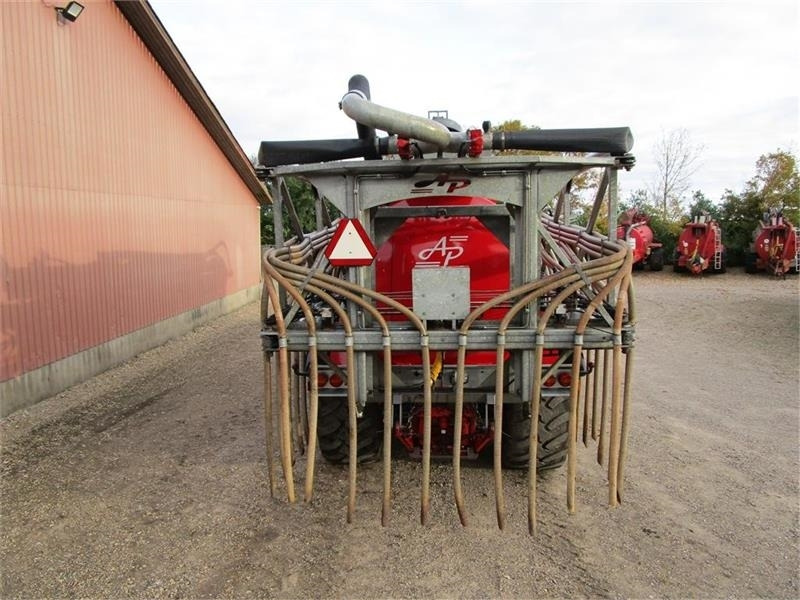 AP GV 25 - Szippantó tartálykocsi: 5 kép. AP GV 25 - Szippantó tartálykocsi: 5 kép.