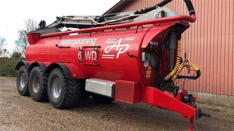 AP GV 25 HWD - Szippantó tartálykocsi: 1 kép. AP GV 25 HWD - Szippantó tartálykocsi: 1 kép.