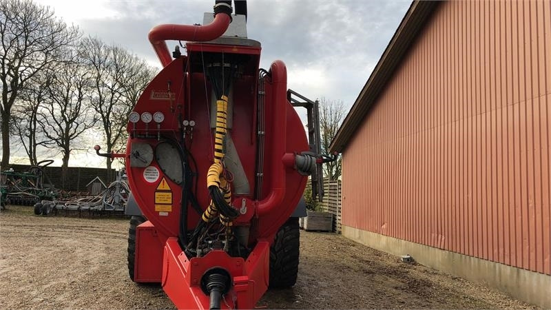 AP GV 25 HWD - Szippantó tartálykocsi: 4 kép. AP GV 25 HWD - Szippantó tartálykocsi: 4 kép.