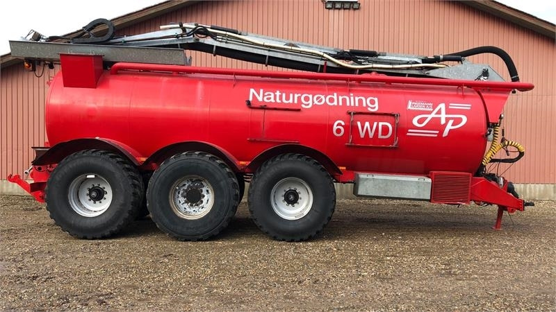 AP GV 25 HWD - Szippantó tartálykocsi: 2 kép. AP GV 25 HWD - Szippantó tartálykocsi: 2 kép.