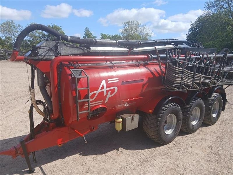 AP GV 25 m. 24 meter AP slangebom - Szippantó tartálykocsi: 1 kép. AP GV 25 m. 24 meter AP slangebom - Szippantó tartálykocsi: 1 kép.