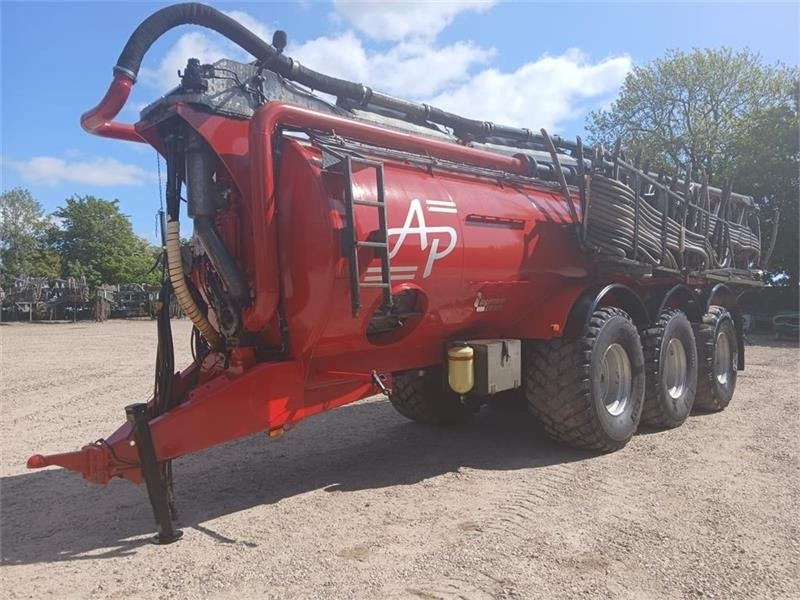 AP GV 25 m. 24 meter AP slangebom - Szippantó tartálykocsi: 5 kép. AP GV 25 m. 24 meter AP slangebom - Szippantó tartálykocsi: 5 kép.