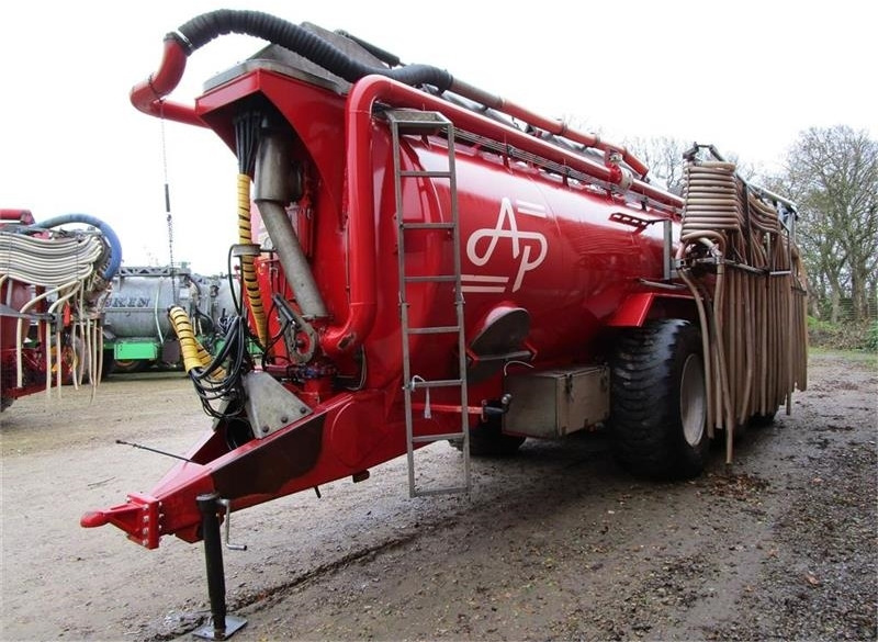 AP GV 25 m/24 meter slangebom - Szippantó tartálykocsi: 2 kép. AP GV 25 m/24 meter slangebom - Szippantó tartálykocsi: 2 kép.