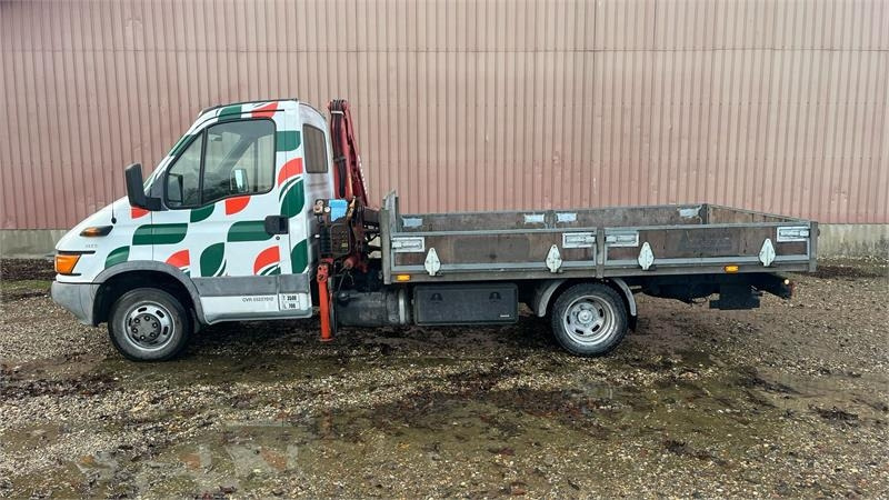 Iveco 35C11 - Platós kisteherautó: 3 kép. Iveco 35C11 - Platós kisteherautó: 3 kép.