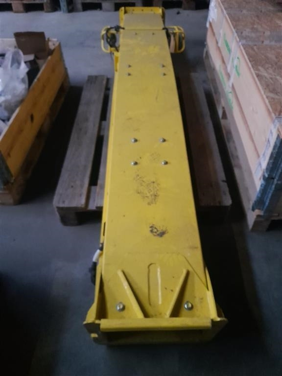 John Deere 8400 Tud - Takarmánybetakarító gép: 2 kép. John Deere 8400 Tud - Takarmánybetakarító gép: 2 kép.