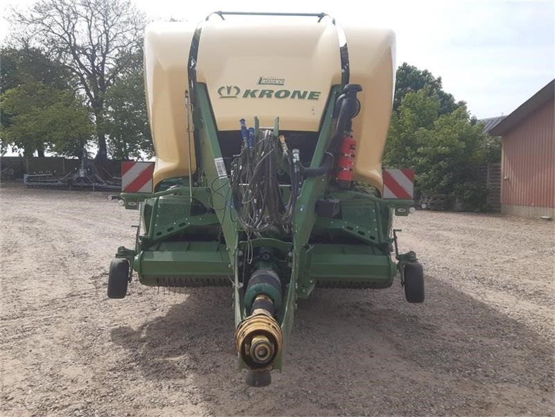Krone Big Pack 1290 HDP II XC m. Balecollect 1230 - Kocka bálázó: 4 kép. Krone Big Pack 1290 HDP II XC m. Balecollect 1230 - Kocka bálázó: 4 kép.
