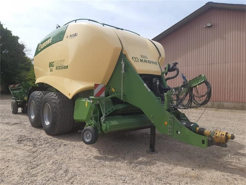 Krone Big Pack 1290 HDP II XC m. Balecollect 1230 - Kocka bálázó: 5 kép. Krone Big Pack 1290 HDP II XC m. Balecollect 1230 - Kocka bálázó: 5 kép.
