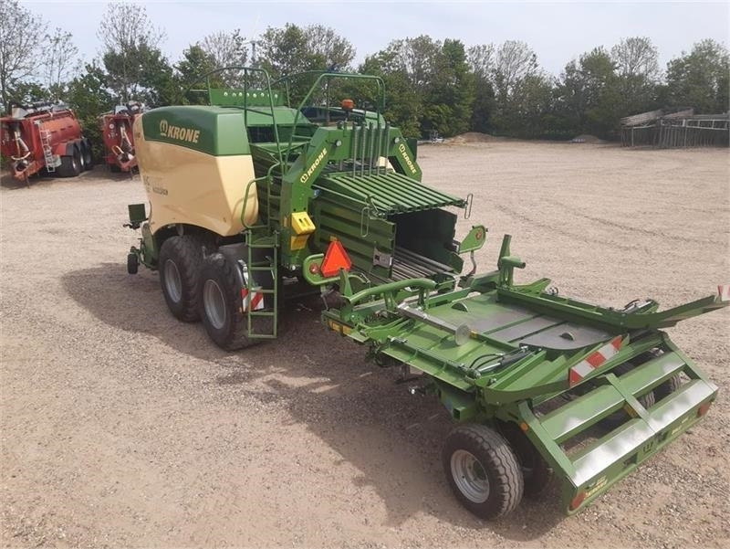 Krone Big Pack 1290 HDP II XC m. Balecollect 1230 - Kocka bálázó: 4 kép. Krone Big Pack 1290 HDP II XC m. Balecollect 1230 - Kocka bálázó: 4 kép.