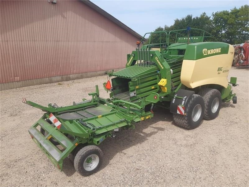 Krone Big Pack 1290 HDP II XC m. Balecollect 1230 - Kocka bálázó: 3 kép. Krone Big Pack 1290 HDP II XC m. Balecollect 1230 - Kocka bálázó: 3 kép.