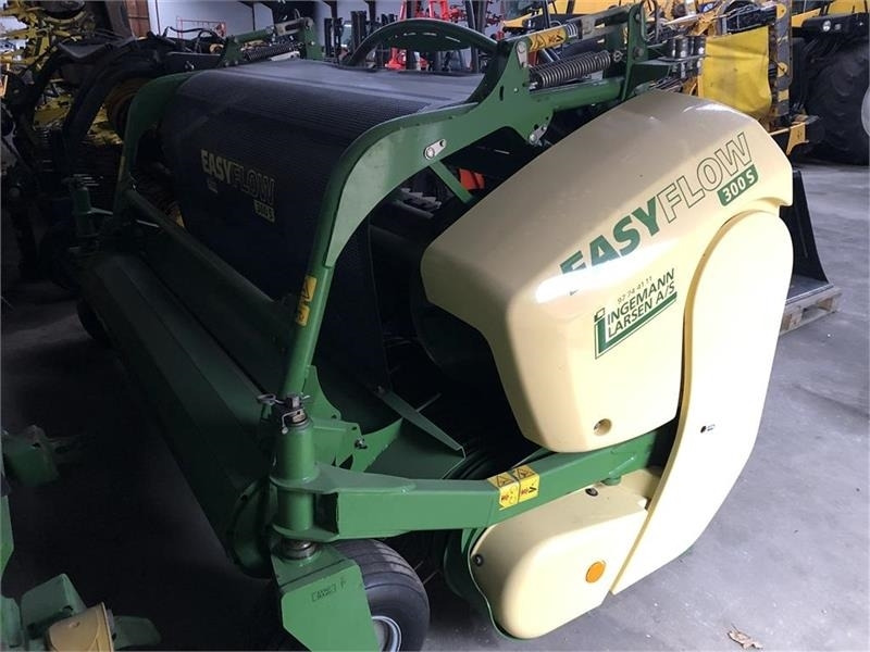 Krone EasyFlow 300S - Szálastakarmány betakarítás gépei: 3 kép. Krone EasyFlow 300S - Szálastakarmány betakarítás gépei: 3 kép.