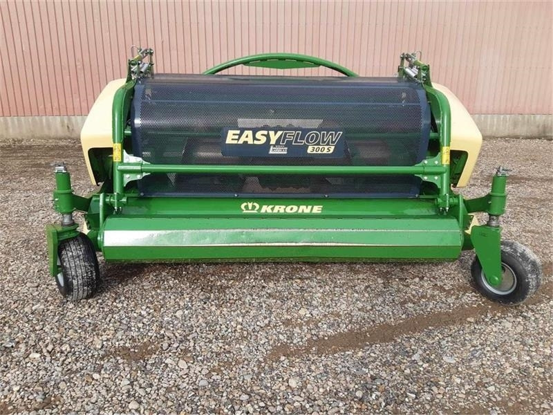 Krone EasyFlow 300S - Szálastakarmány betakarítás gépei: 5 kép. Krone EasyFlow 300S - Szálastakarmány betakarítás gépei: 5 kép.