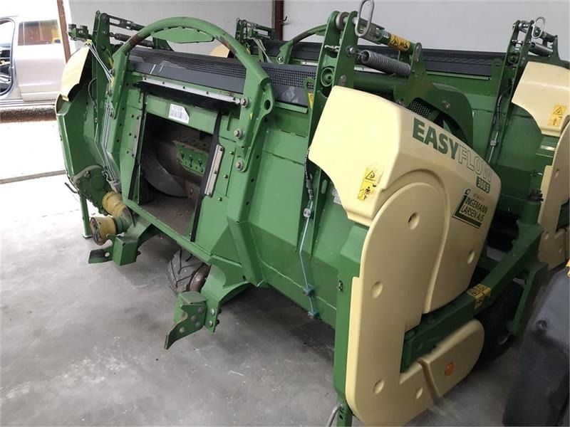 Krone EasyFlow 300S - Szálastakarmány betakarítás gépei: 1 kép. Krone EasyFlow 300S - Szálastakarmány betakarítás gépei: 1 kép.