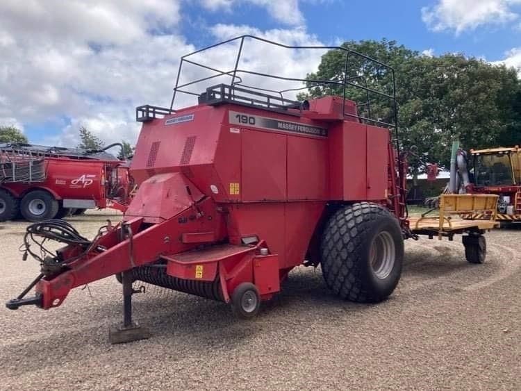 Massey Ferguson LB190 Fieldstar *** m. parkland ballevogn *** - Kocka bálázó: 1 kép. Massey Ferguson LB190 Fieldstar *** m. parkland ballevogn *** - Kocka bálázó: 1 kép.