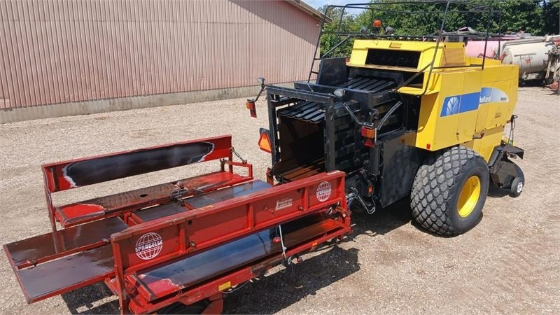 New Holland BB980 BB980 - Kocka bálázó: 3 kép. New Holland BB980 BB980 - Kocka bálázó: 3 kép.