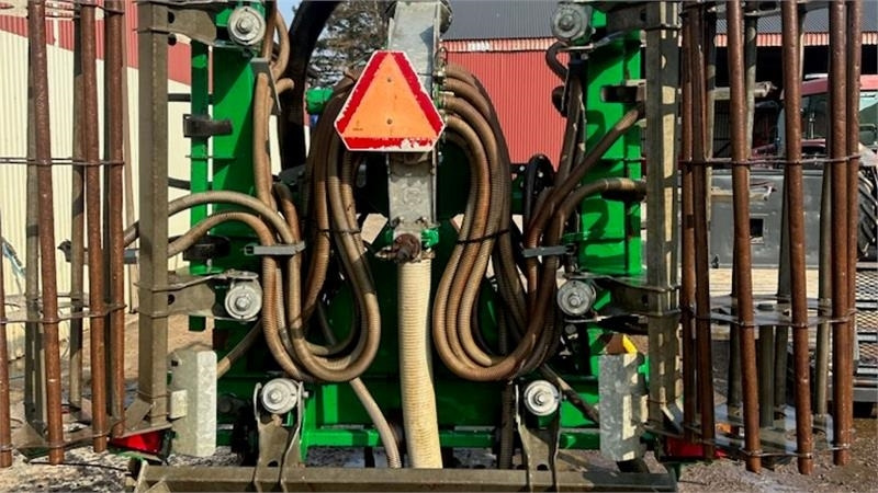 Samson CM 6 - Szippantó tartálykocsi: 3 kép. Samson CM 6 - Szippantó tartálykocsi: 3 kép.