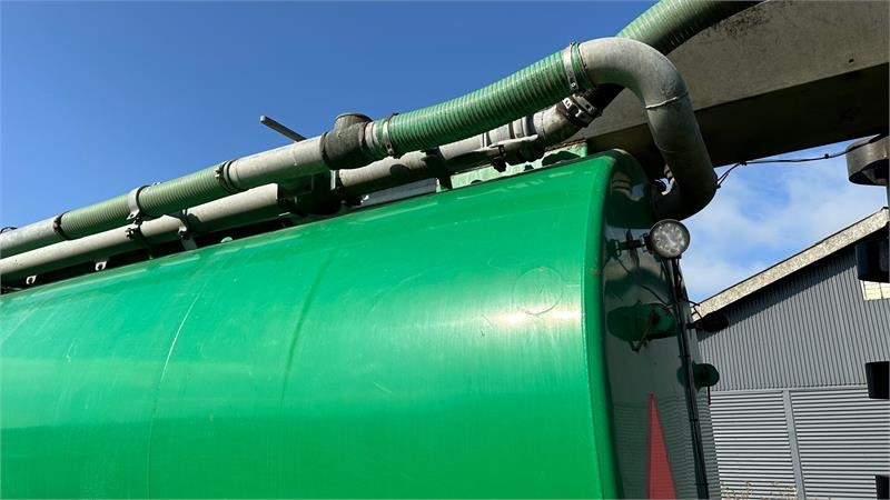 Samson PG20 - Szippantó tartálykocsi: 5 kép. Samson PG20 - Szippantó tartálykocsi: 5 kép.