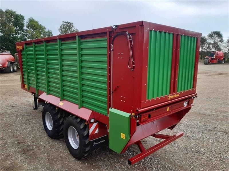 Strautmann Giga Trailer 460 - Etetőkocsi: 3 kép. Strautmann Giga Trailer 460 - Etetőkocsi: 3 kép.
