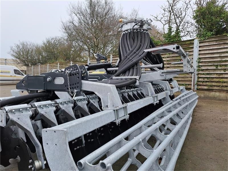 Volmer T-Rubber TRG W601 - Szippantó tartálykocsi: 3 kép. Volmer T-Rubber TRG W601 - Szippantó tartálykocsi: 3 kép.