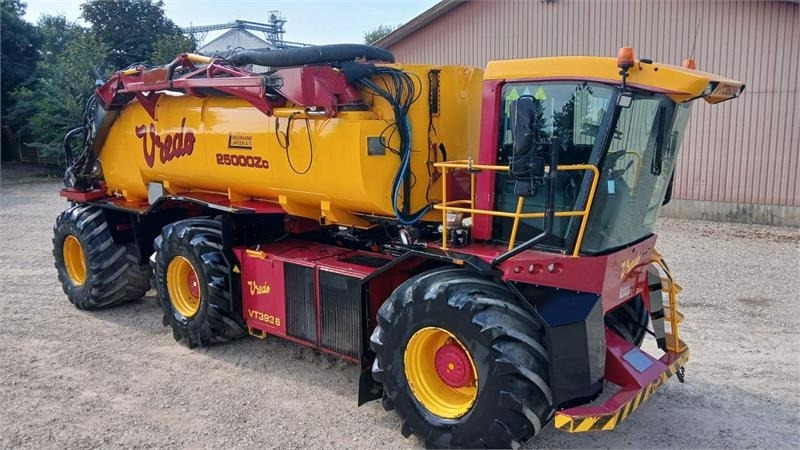 Vredo VT 3936 - Szippantó tartálykocsi: 2 kép. Vredo VT 3936 - Szippantó tartálykocsi: 2 kép.
