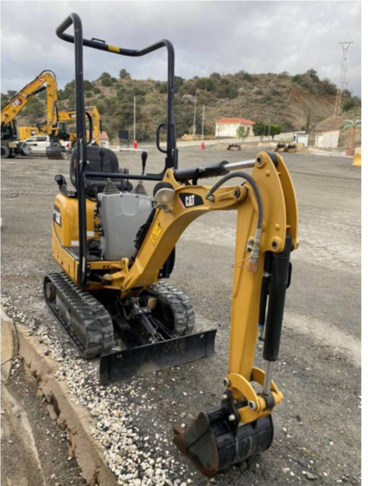 CAT 300.9D - Lánctalpas kotró: 2 kép. CAT 300.9D - Lánctalpas kotró: 2 kép.