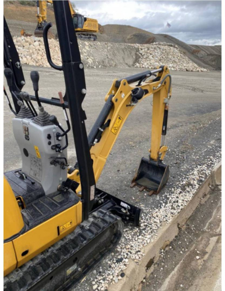 CAT 300.9D - Lánctalpas kotró: 3 kép. CAT 300.9D - Lánctalpas kotró: 3 kép.