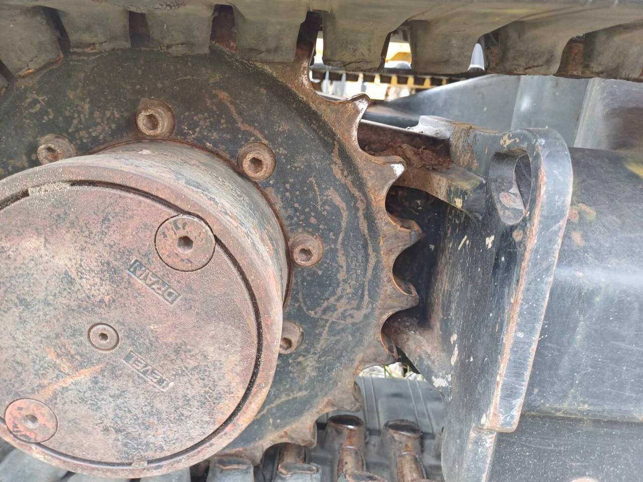Lánctalpas kotró CAT 302.7DCR: 21 kép.