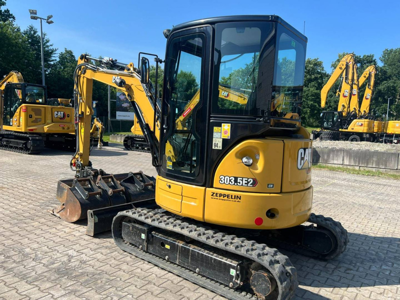 CAT 303.5E2CR - Lánctalpas kotró: 4 kép. CAT 303.5E2CR - Lánctalpas kotró: 4 kép.